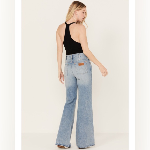 Wrangler Wanderer High Rise - Picture 2 of 6